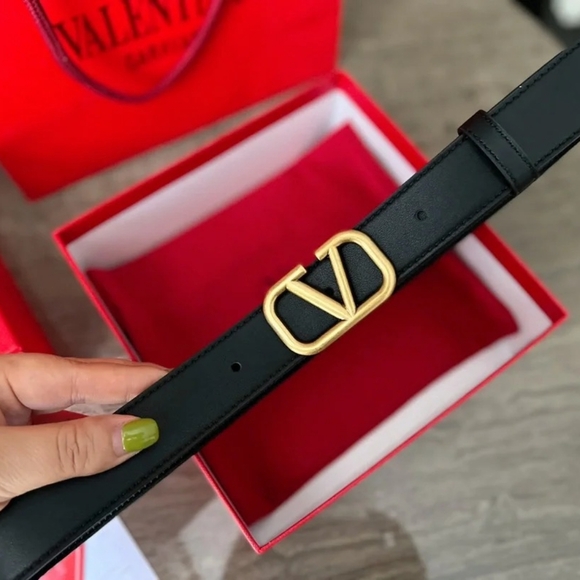 👍Stunning Valentino Women's Belt - Picture 2 of 5